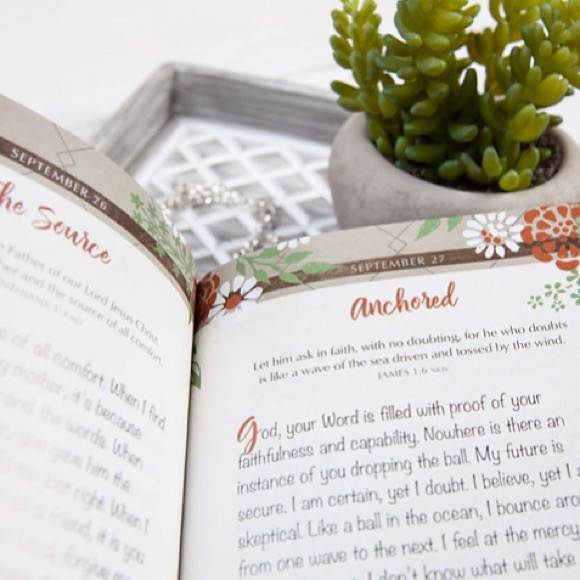 🙏🏻🕊 365 Days of Prayer for Women - Prayer Book - Ladies’ Religious Gift 🙏🏻✨ - Picture 7 of 15